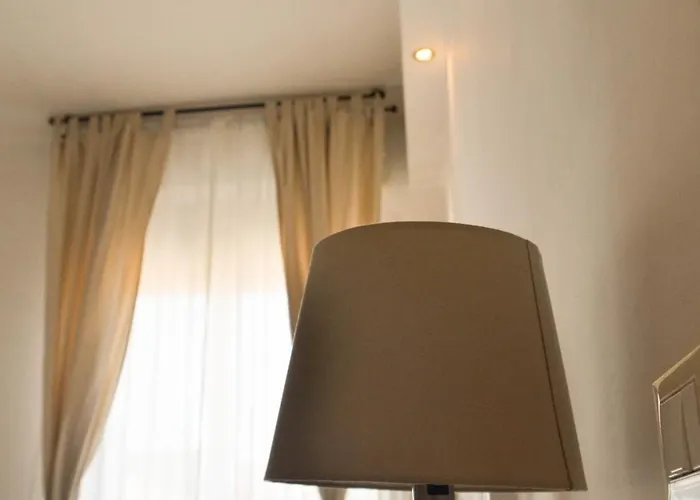 The Red Suite In Florence With Free Parking